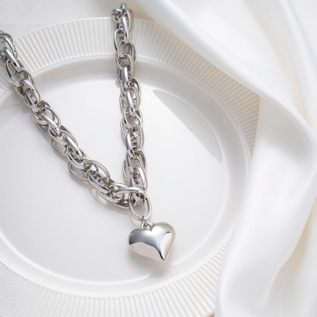 Link in Love neckpiece