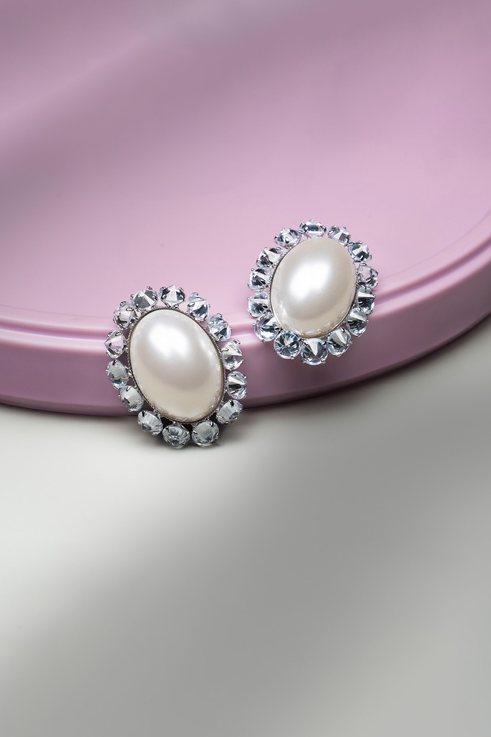 Opera pearl studs